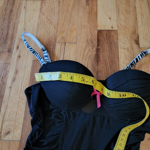 Pretty pink and black lingerie top with zebra straps. - Picture 5 of 8